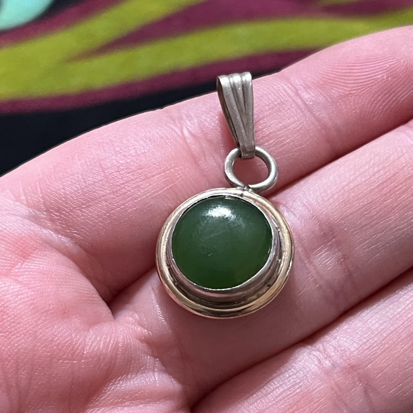 VTG Boho Nephrite Jade Sterling Silver 925 Two-tone Pendant - Picture 3 of 6